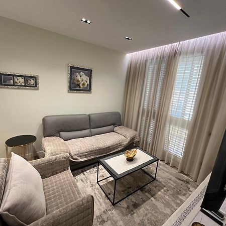 Center View Luxury Apartment Тирана Экстерьер фото